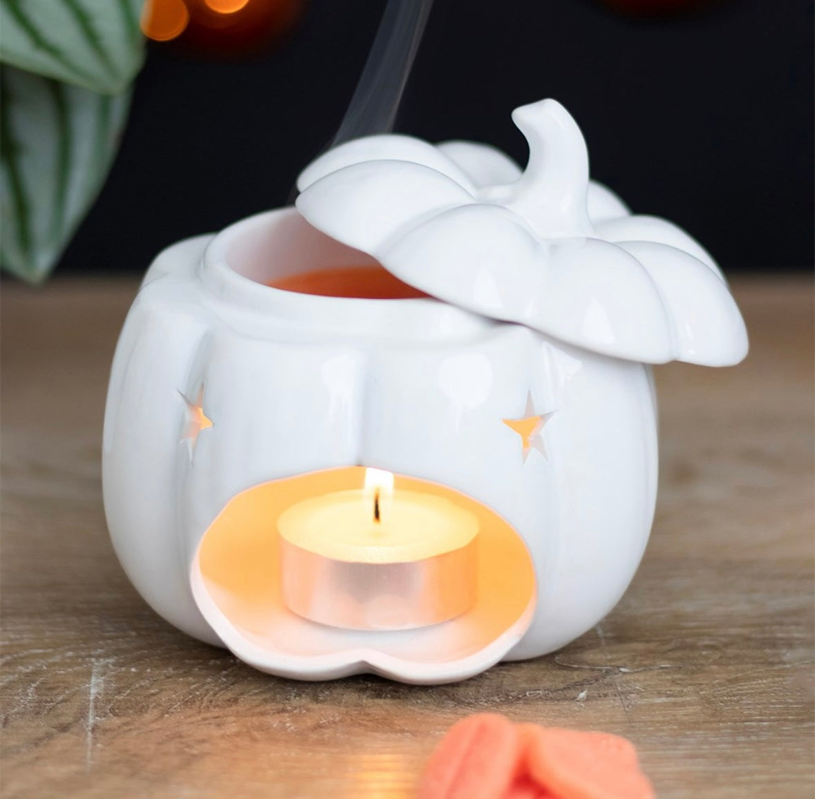 ✨ White Pumpkin Oil Burner – Elegant Autumn Design